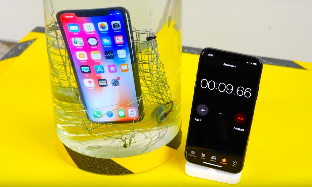 8 Rekomendasi iPhone Waterproof Terbaik Tahun Ini